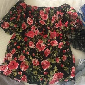 Size Small rose flower off the shoulder blouse.